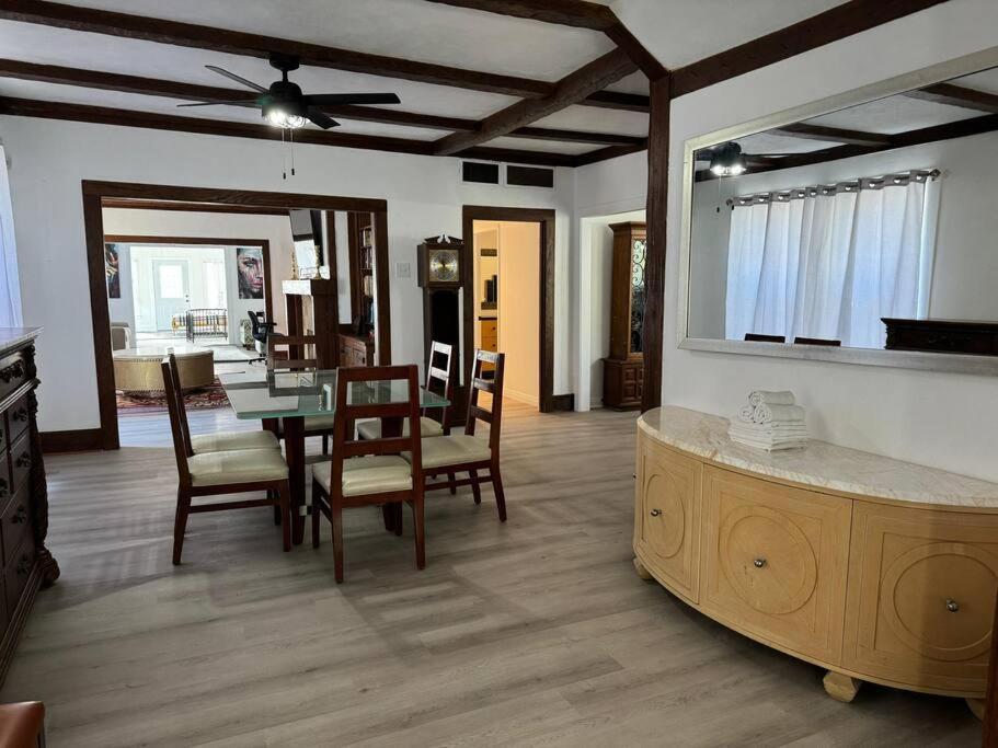 Turn Of The Century Estate, Sauna Secluded *